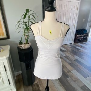 Lulu tops  1 white end 1 black mis the pets the bra